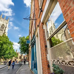 https://19-high-petergate.yorkshirehotels.net